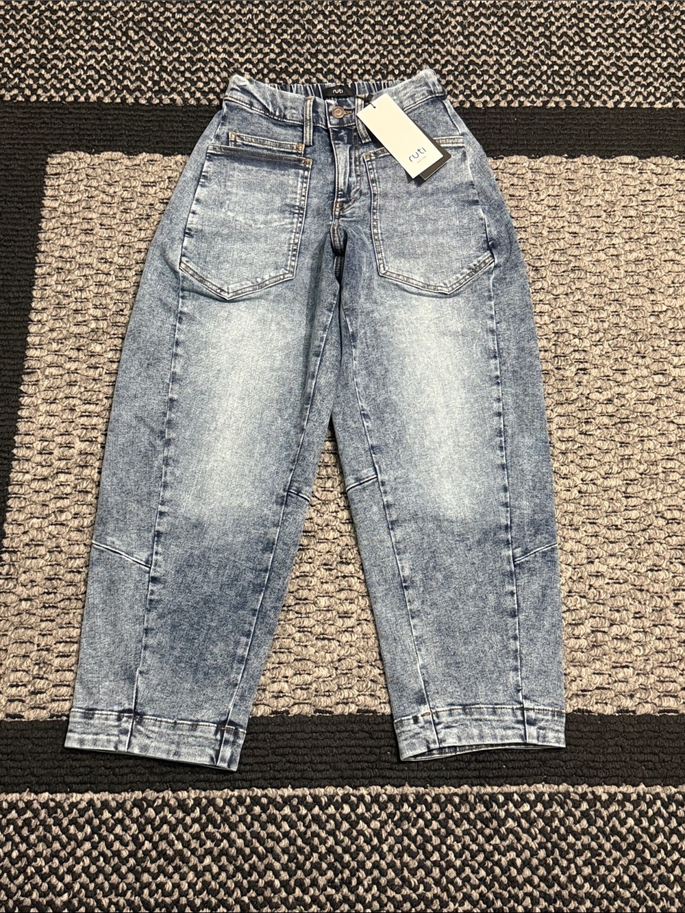 Ruti Barrel Leg Jeans Women’s 2 Cropped Light Wash Designer Denim Premium